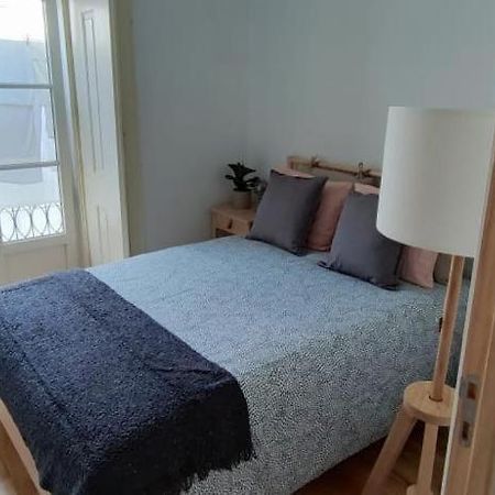 Quarto Com Varanda Na Rua Dos Douradores Lisbona Esterno foto